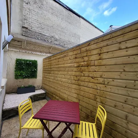 Le Nagi : Beau Studio Avec Patio Privatif *