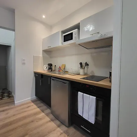 Le Nagi : Beau Studio Avec Patio Privatif Appartement *